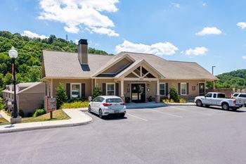 Onsite clubhouse and complimentary wifi in amenity space
